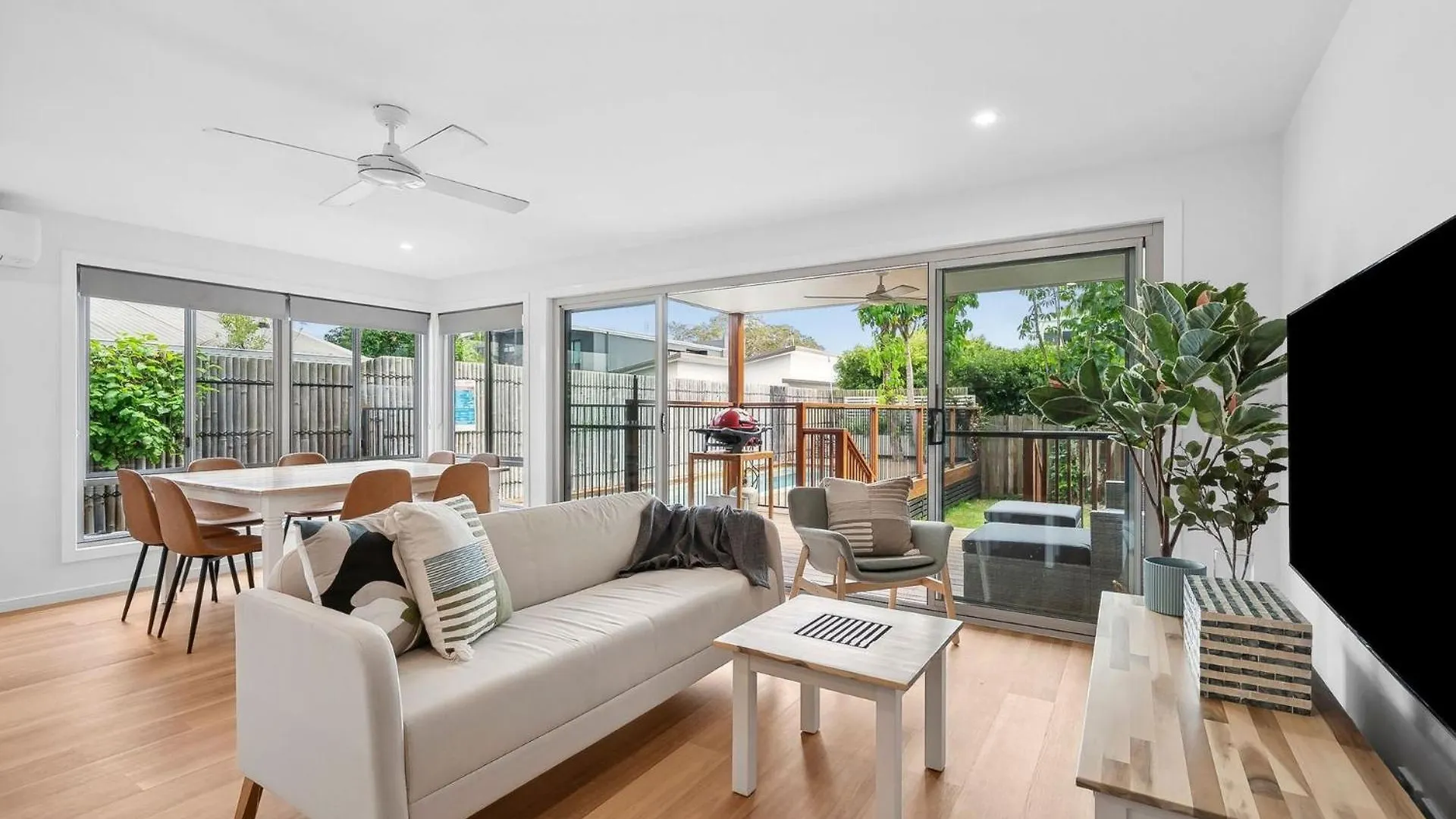 2 - 8 Pandanus, Beautiful Townhouse Walking Distance To Beach Mudjimba 0*,